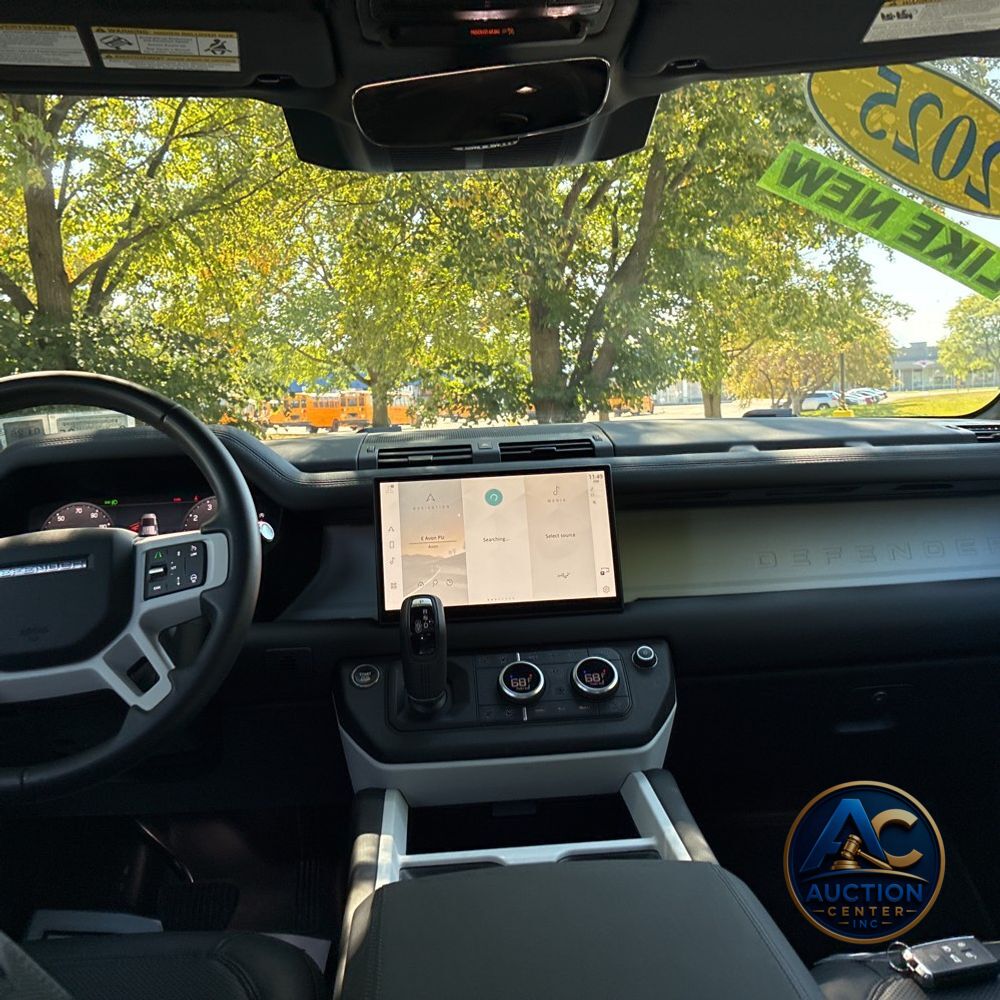 2025 Land Rover Defender 110 S P300