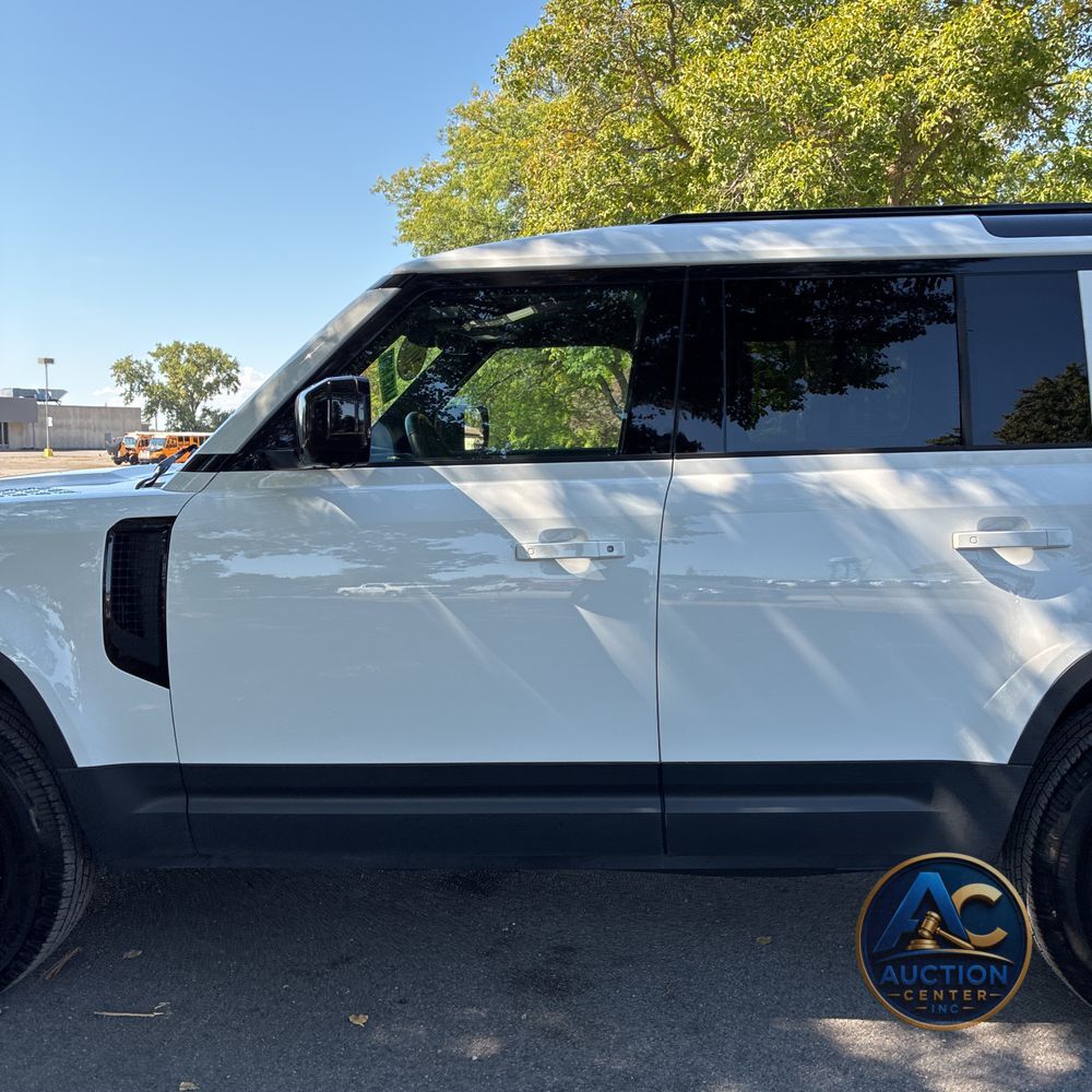 2025 Land Rover Defender 110 S P300