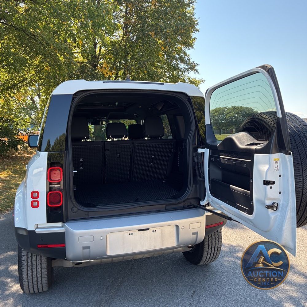 2025 Land Rover Defender 110 S P300