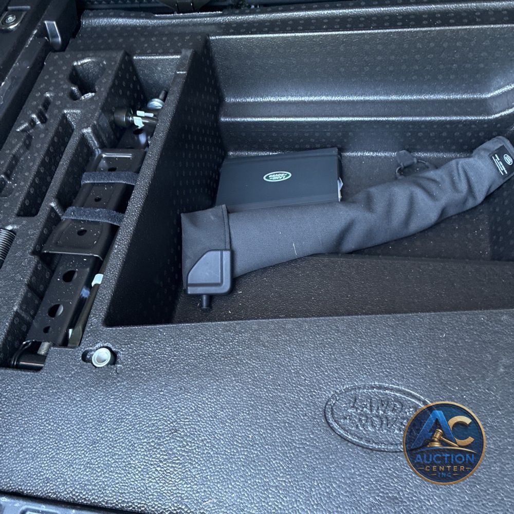 2025 Land Rover Defender 110 S P300
