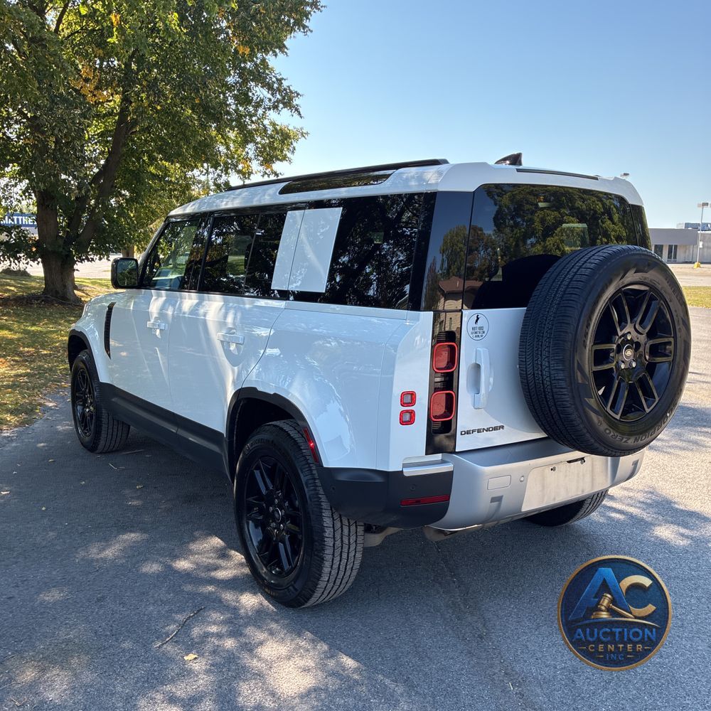 2025 Land Rover Defender 110 S P300