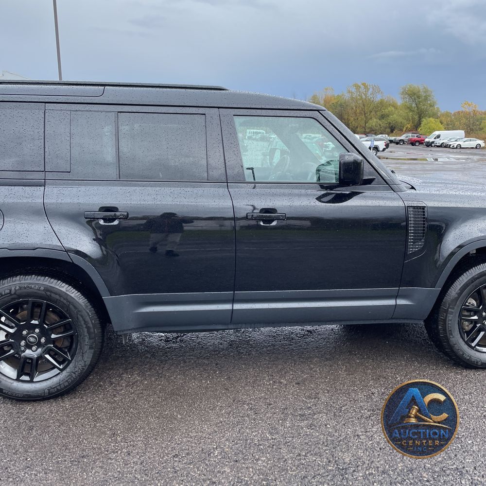 2025 Land Rover Defender 110 S P300