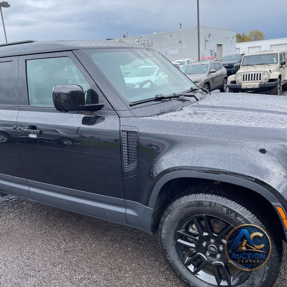 2025 Land Rover Defender 110 S P300