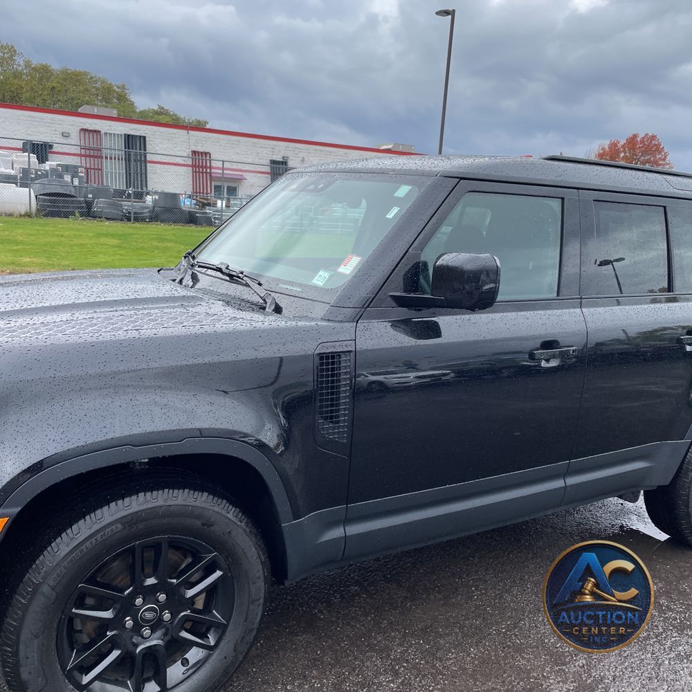 2025 Land Rover Defender 110 S P300