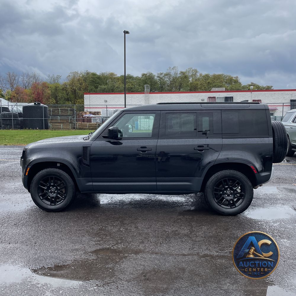 2025 Land Rover Defender 110 S P300