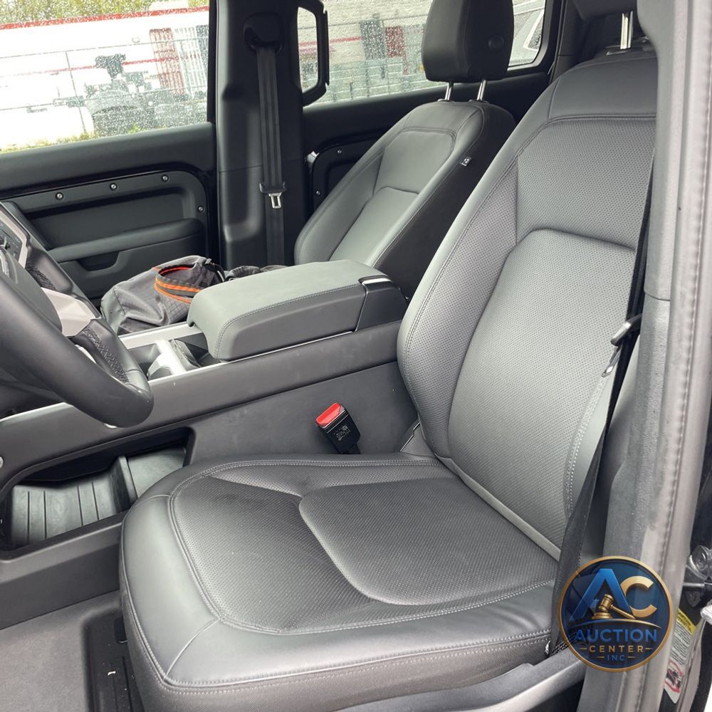 2025 Land Rover Defender 110 S P300