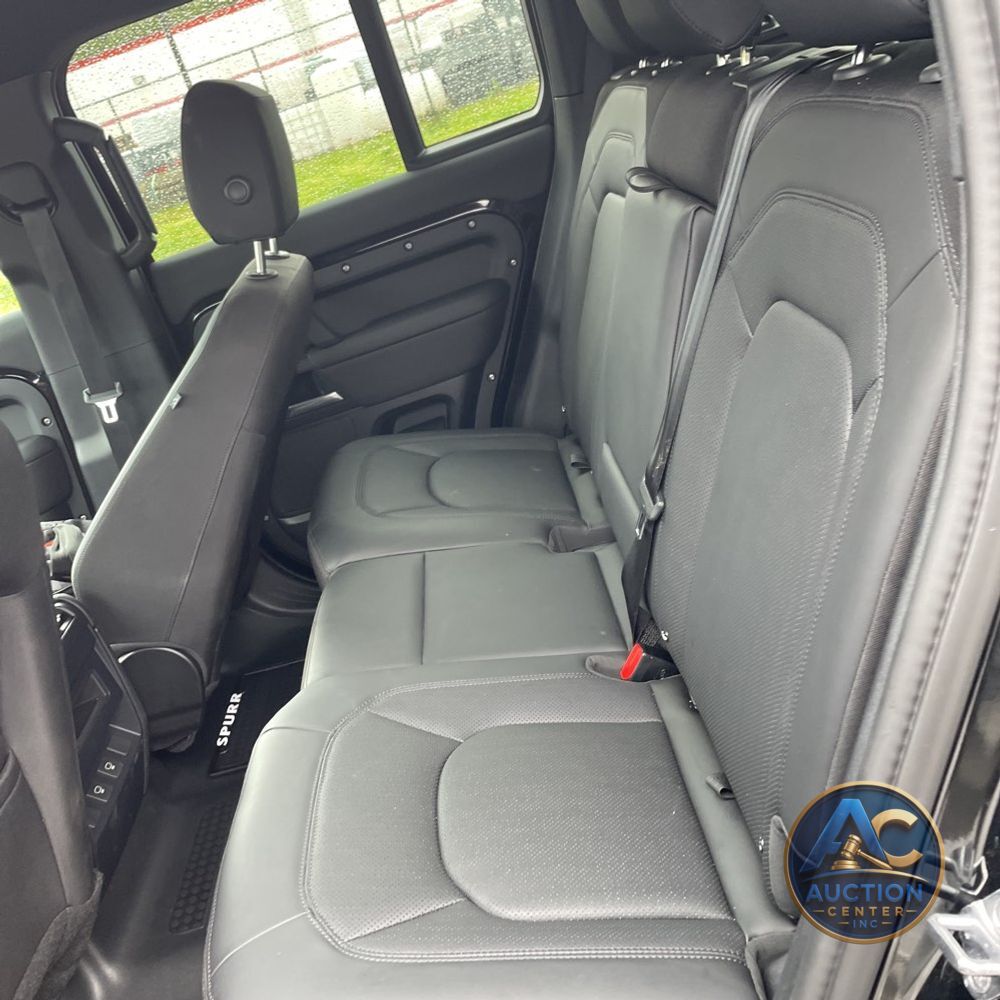 2025 Land Rover Defender 110 S P300