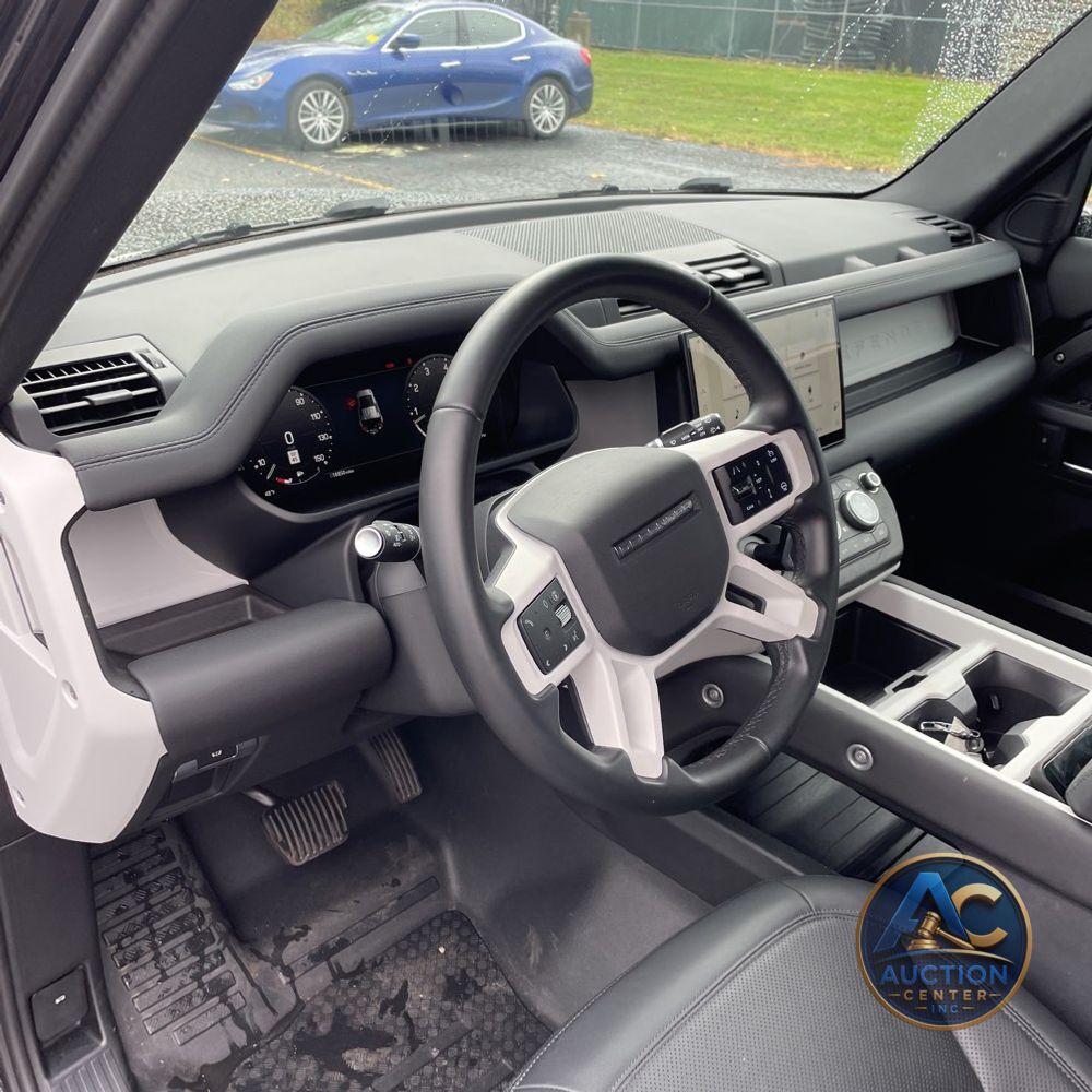 2025 Land Rover Defender 110 S P300