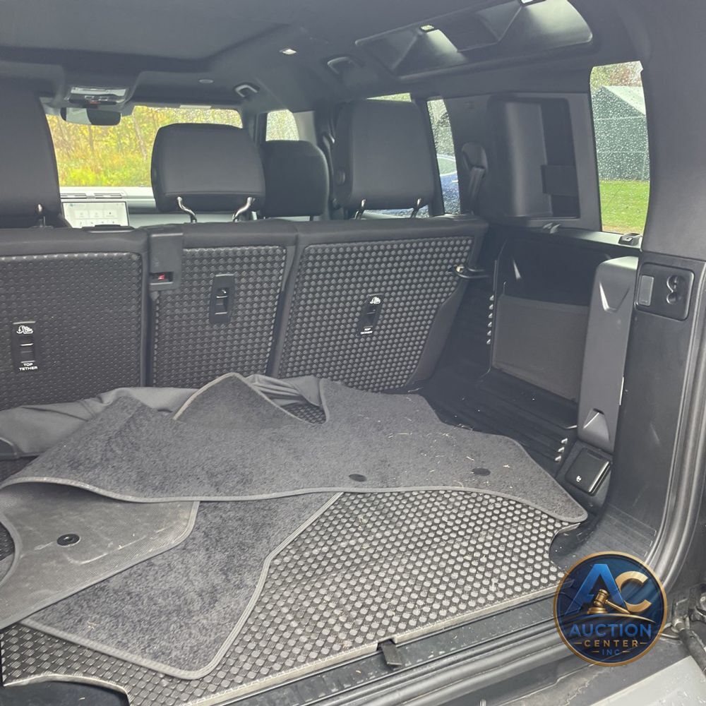 2025 Land Rover Defender 110 S P300