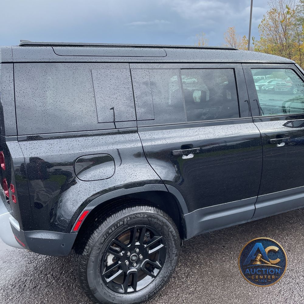 2025 Land Rover Defender 110 S P300