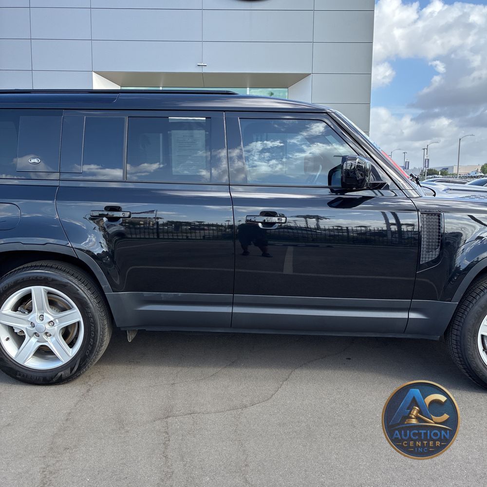 2023 Land Rover Defender 110 SE