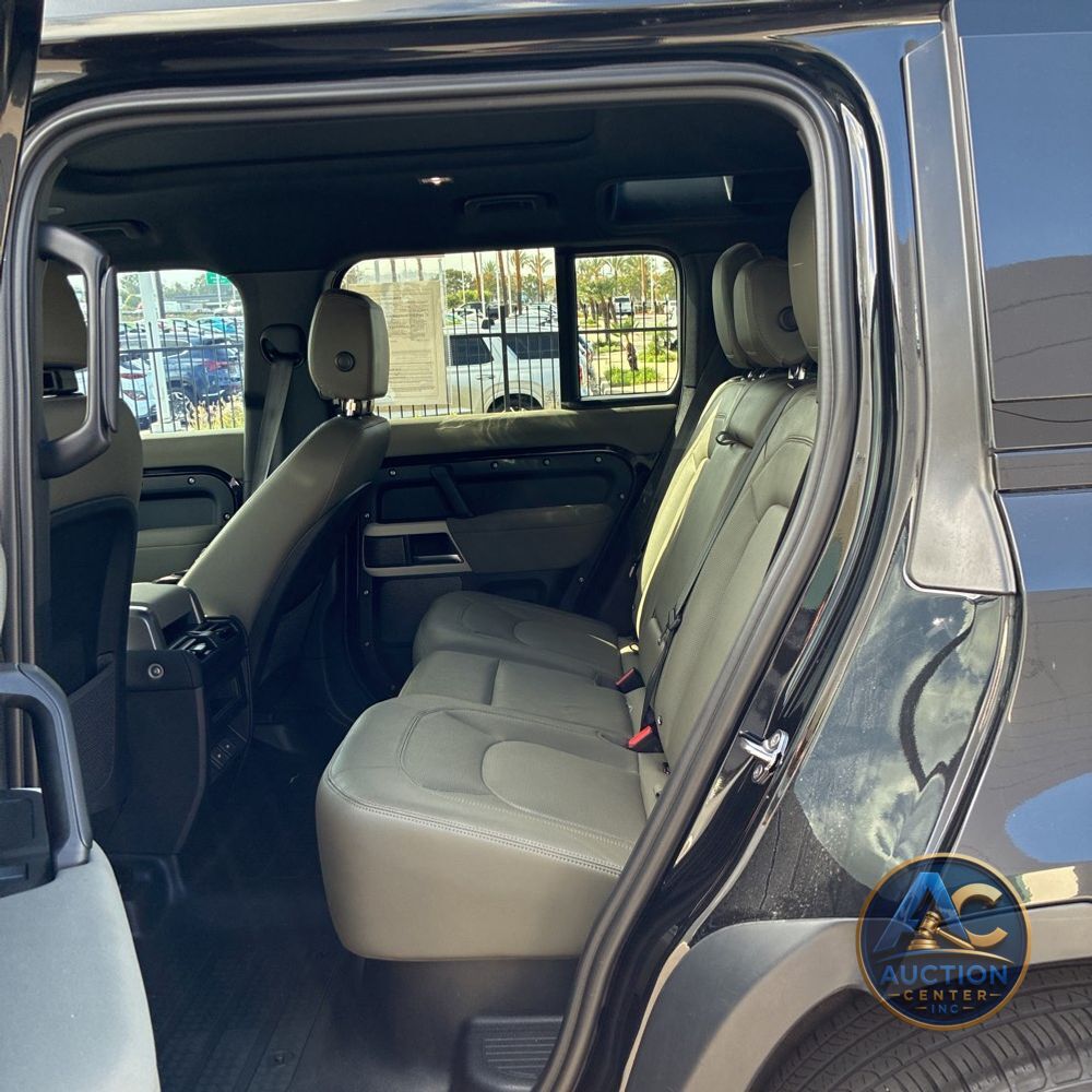 2023 Land Rover Defender 110 SE