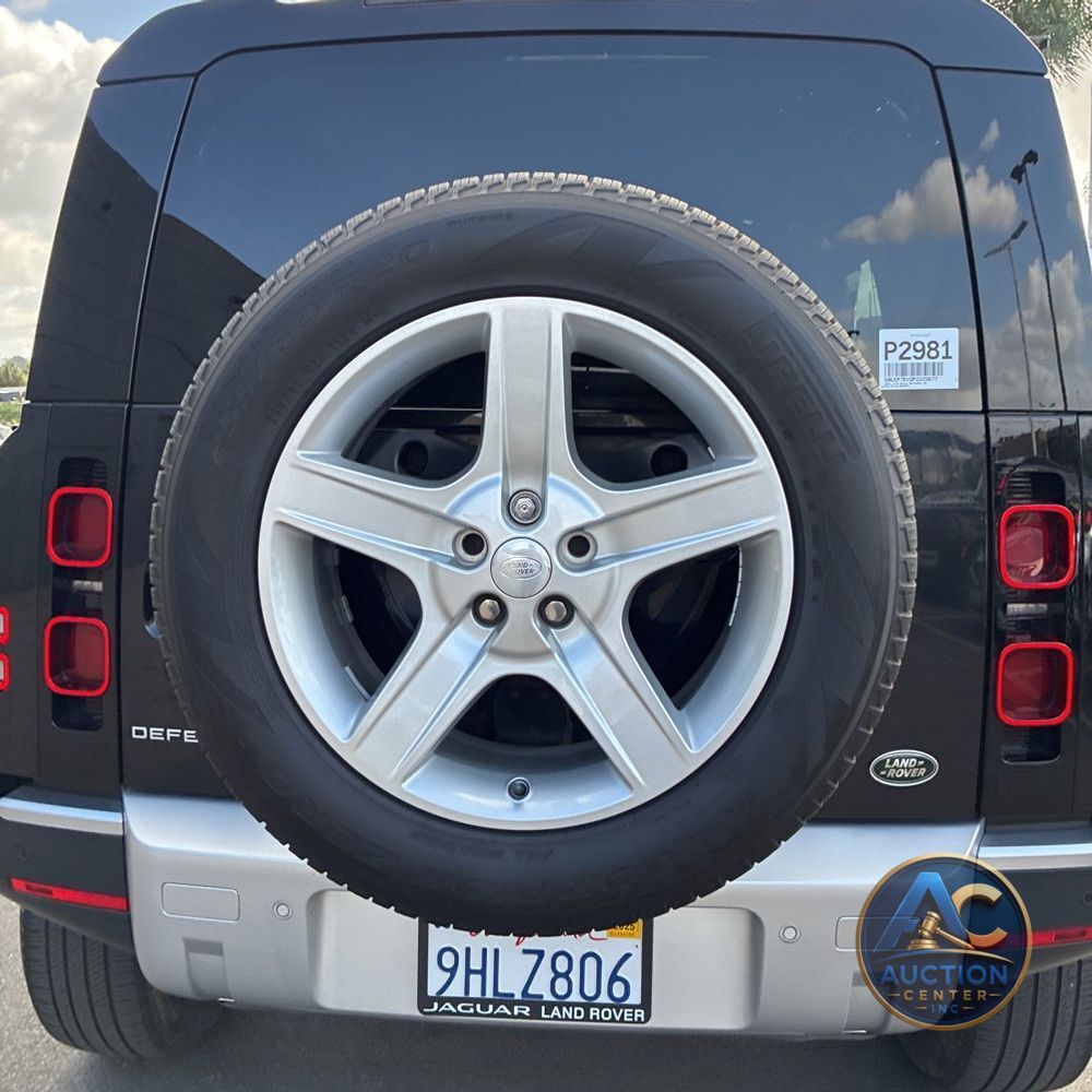 2023 Land Rover Defender 110 SE
