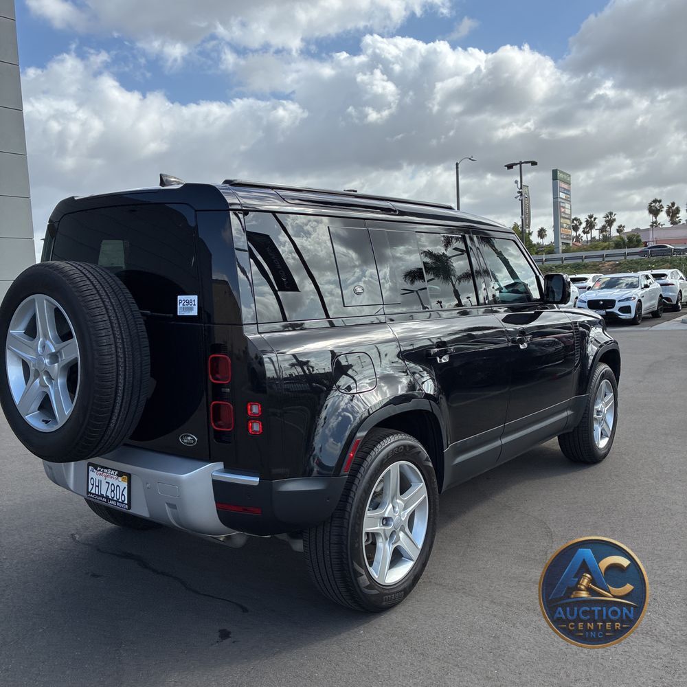 2023 Land Rover Defender 110 SE