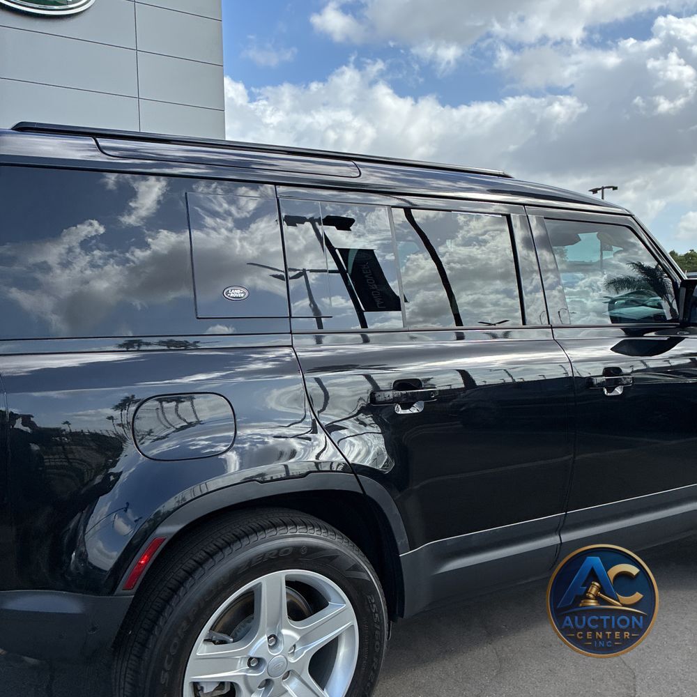 2023 Land Rover Defender 110 SE