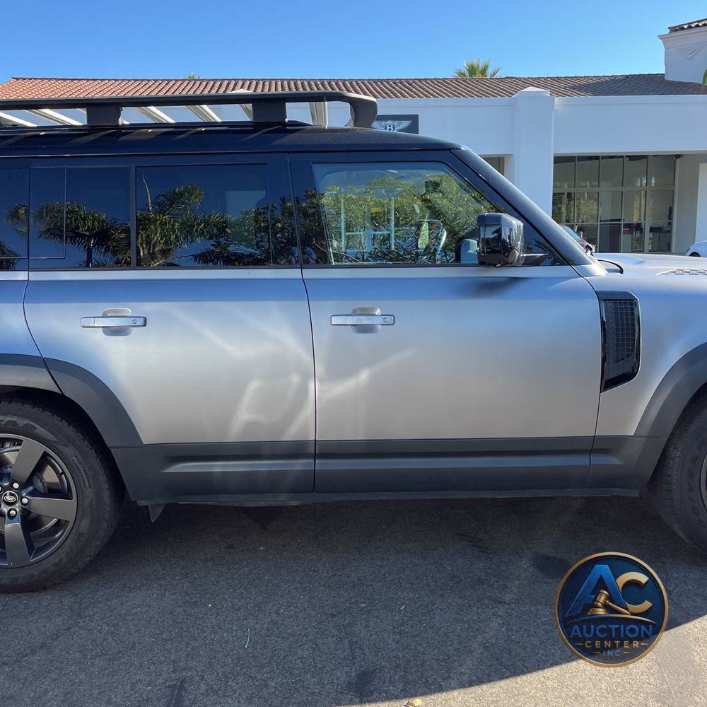 2023 Land Rover Defender 110 SE