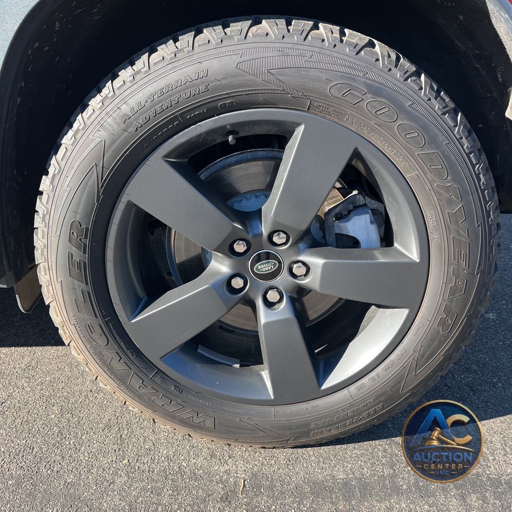 2023 Land Rover Defender 110 SE