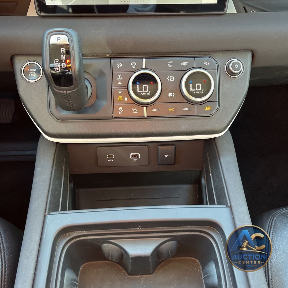 2023 Land Rover Defender 110 SE