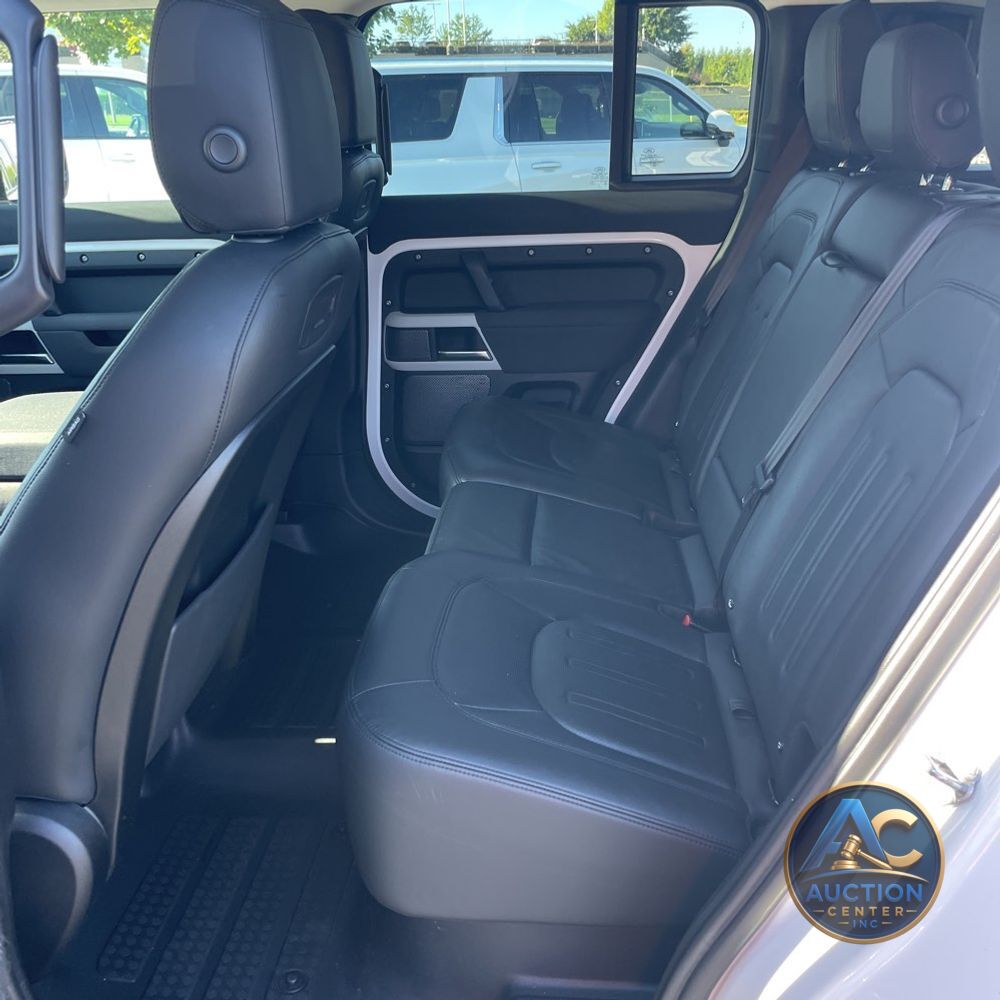 2022 Land Rover Defender 110 SE