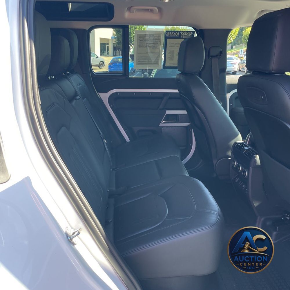 2022 Land Rover Defender 110 SE