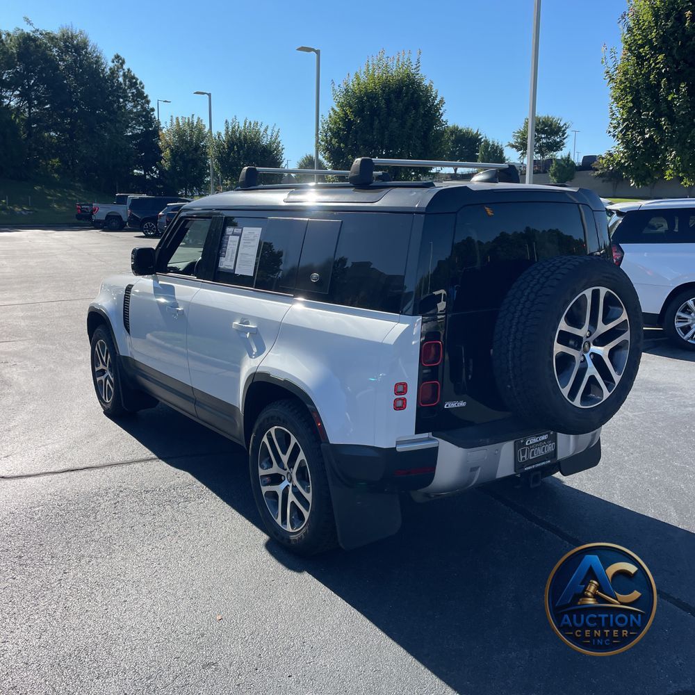 2022 Land Rover Defender 110 SE