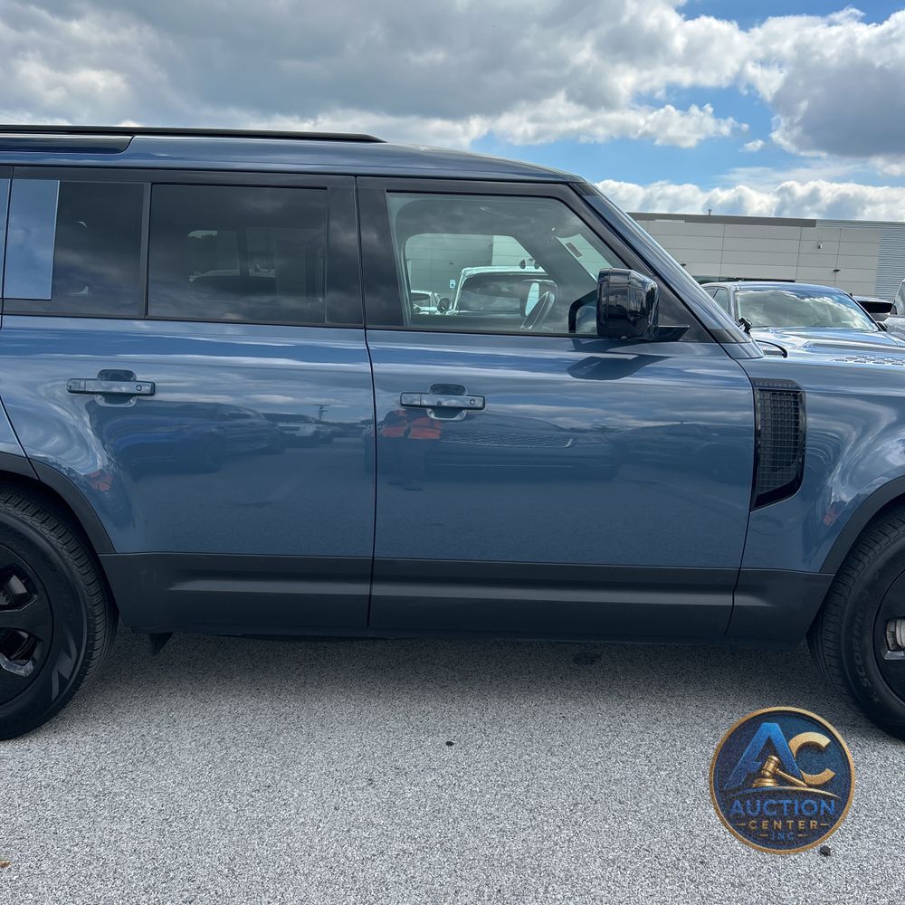 2023 Land Rover Defender 110 SE