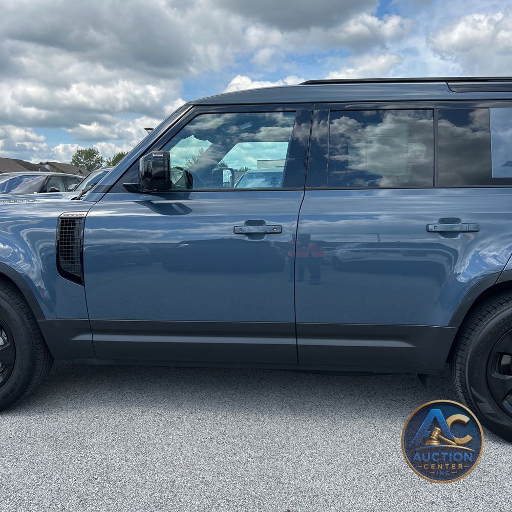 2023 Land Rover Defender 110 SE