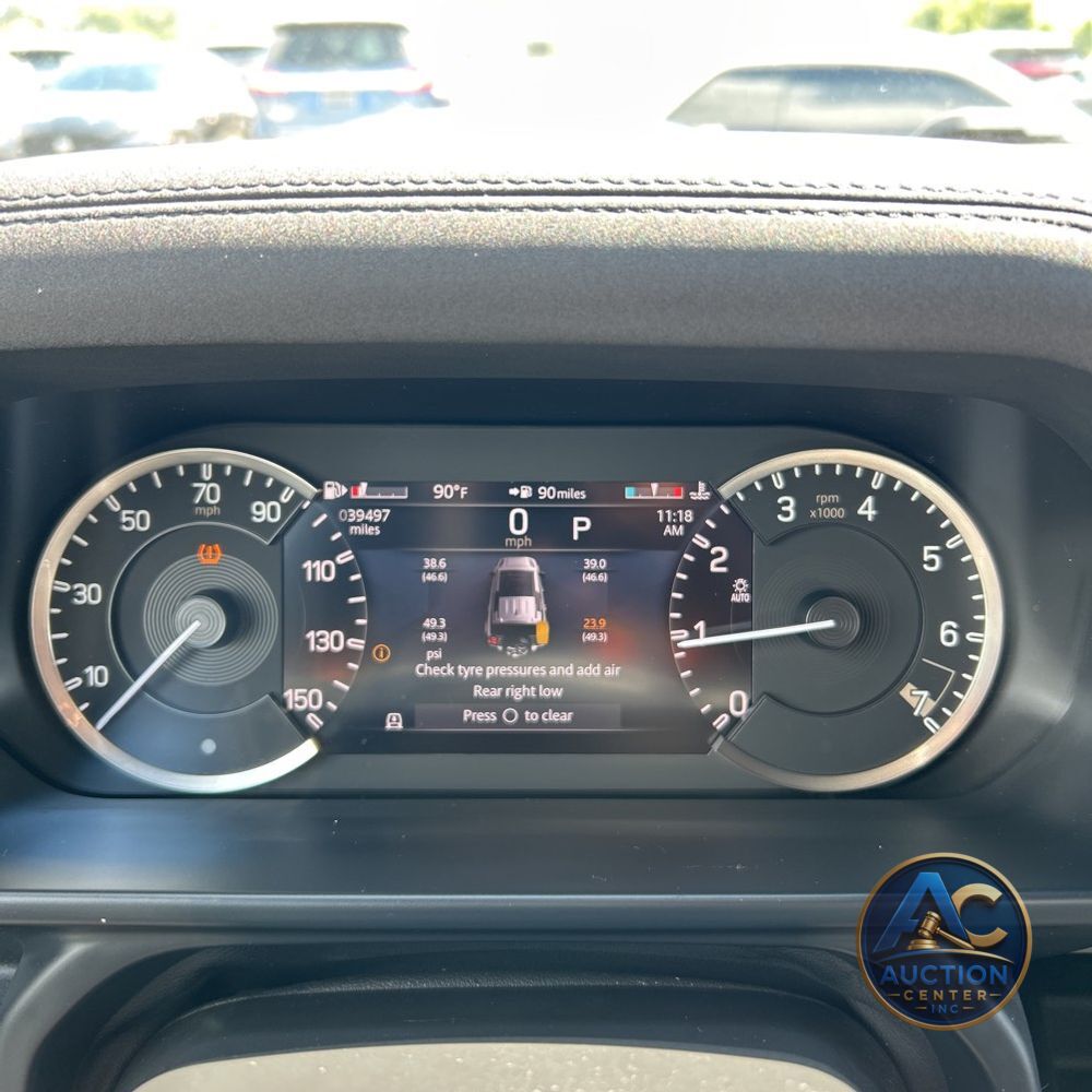 2023 Land Rover Defender 110 SE