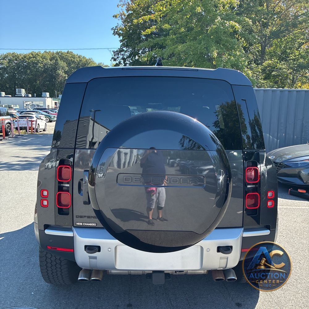 2024 Land Rover Defender 110 V8 P500 SE