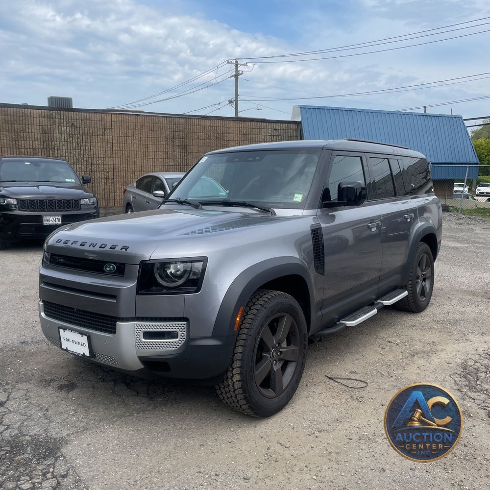 2023 Land Rover Defender 130 SE
