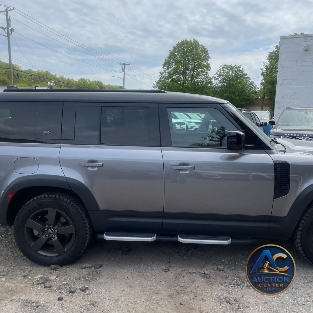 2023 Land Rover Defender 130 SE