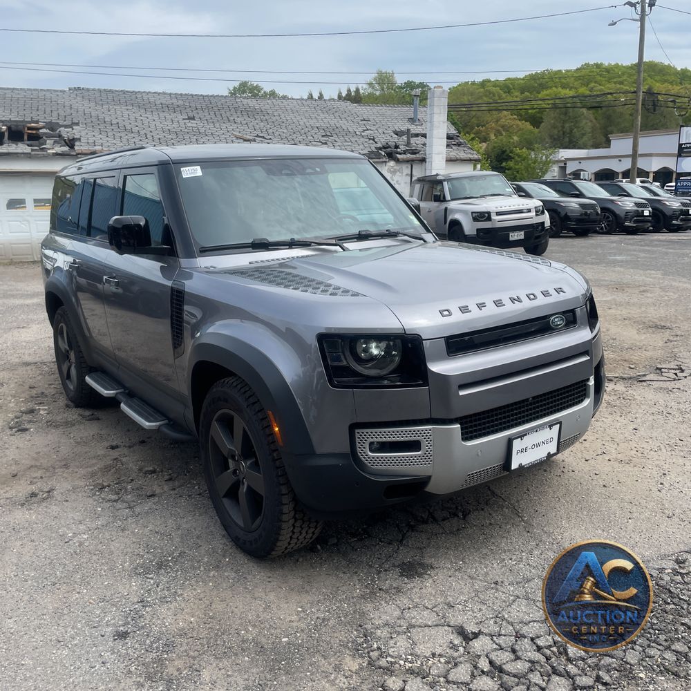 2023 Land Rover Defender 130 SE