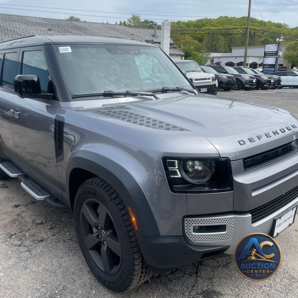2023 Land Rover Defender 130 SE