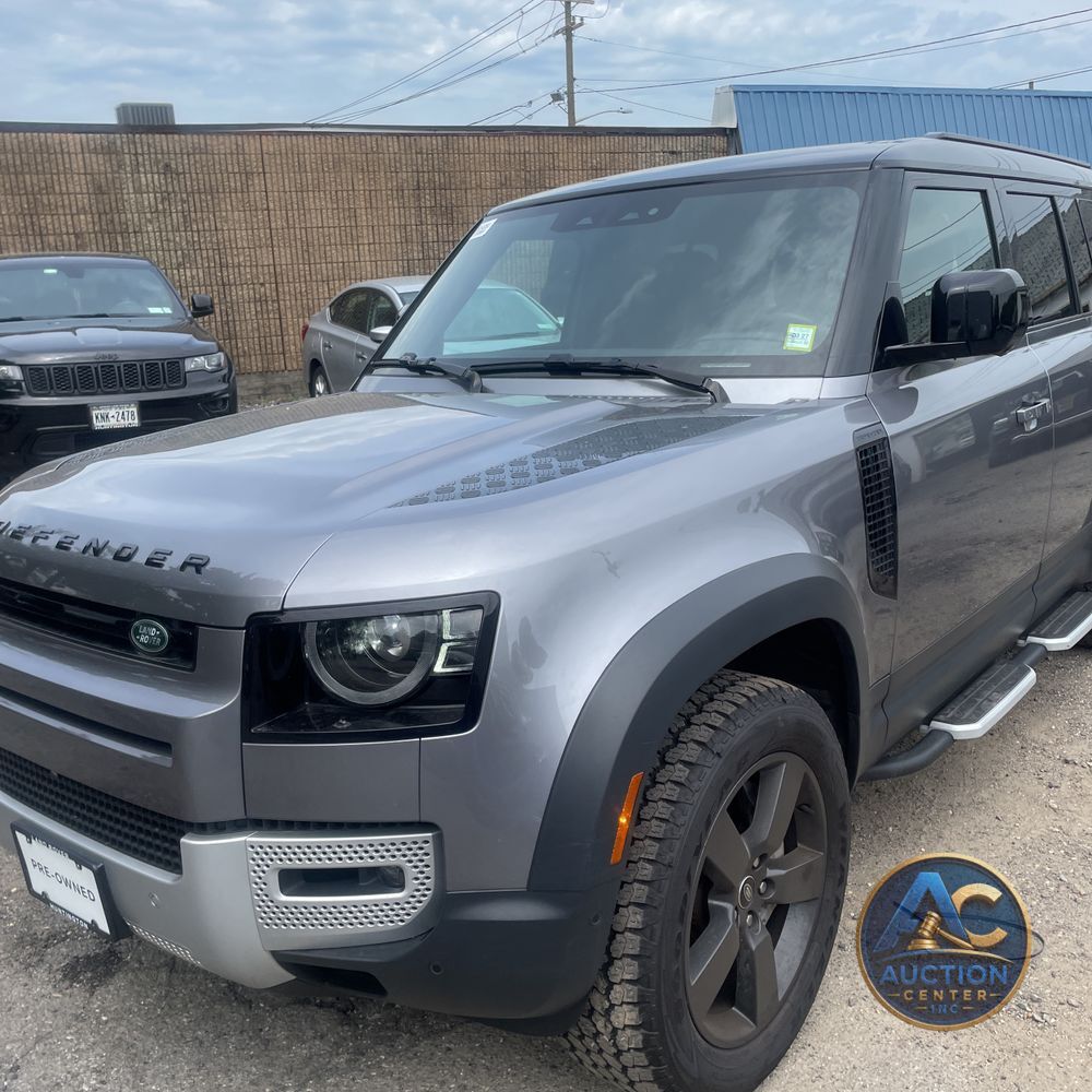 2023 Land Rover Defender 130 SE