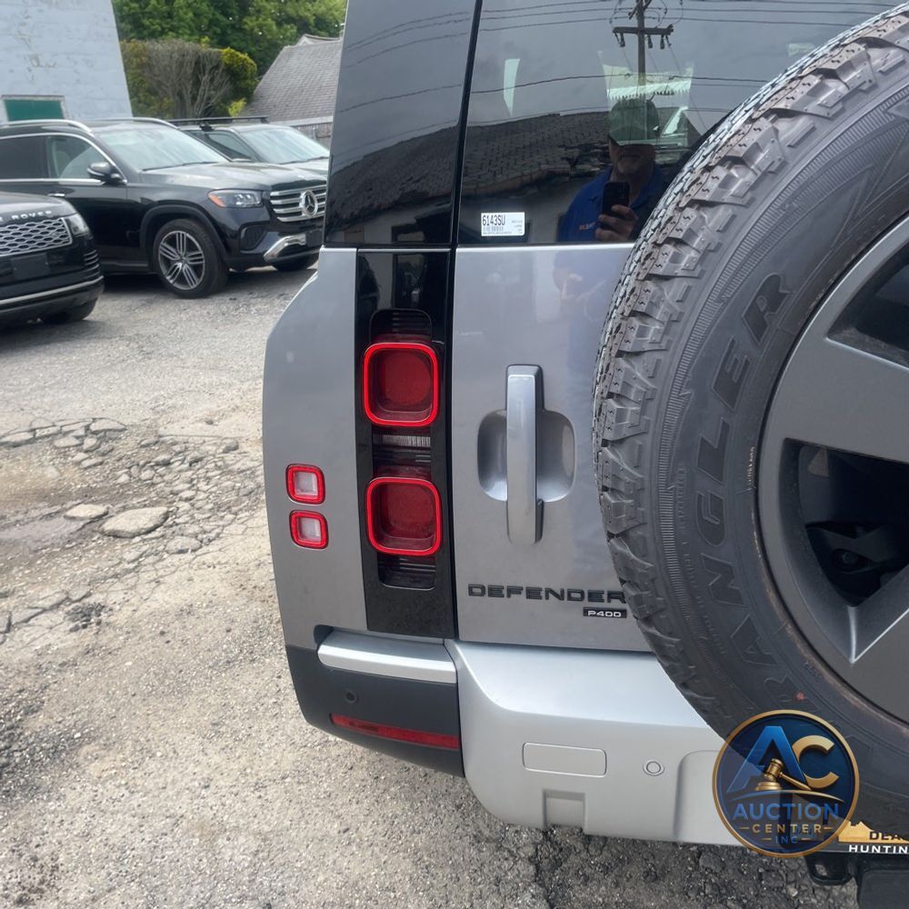2023 Land Rover Defender 130 SE