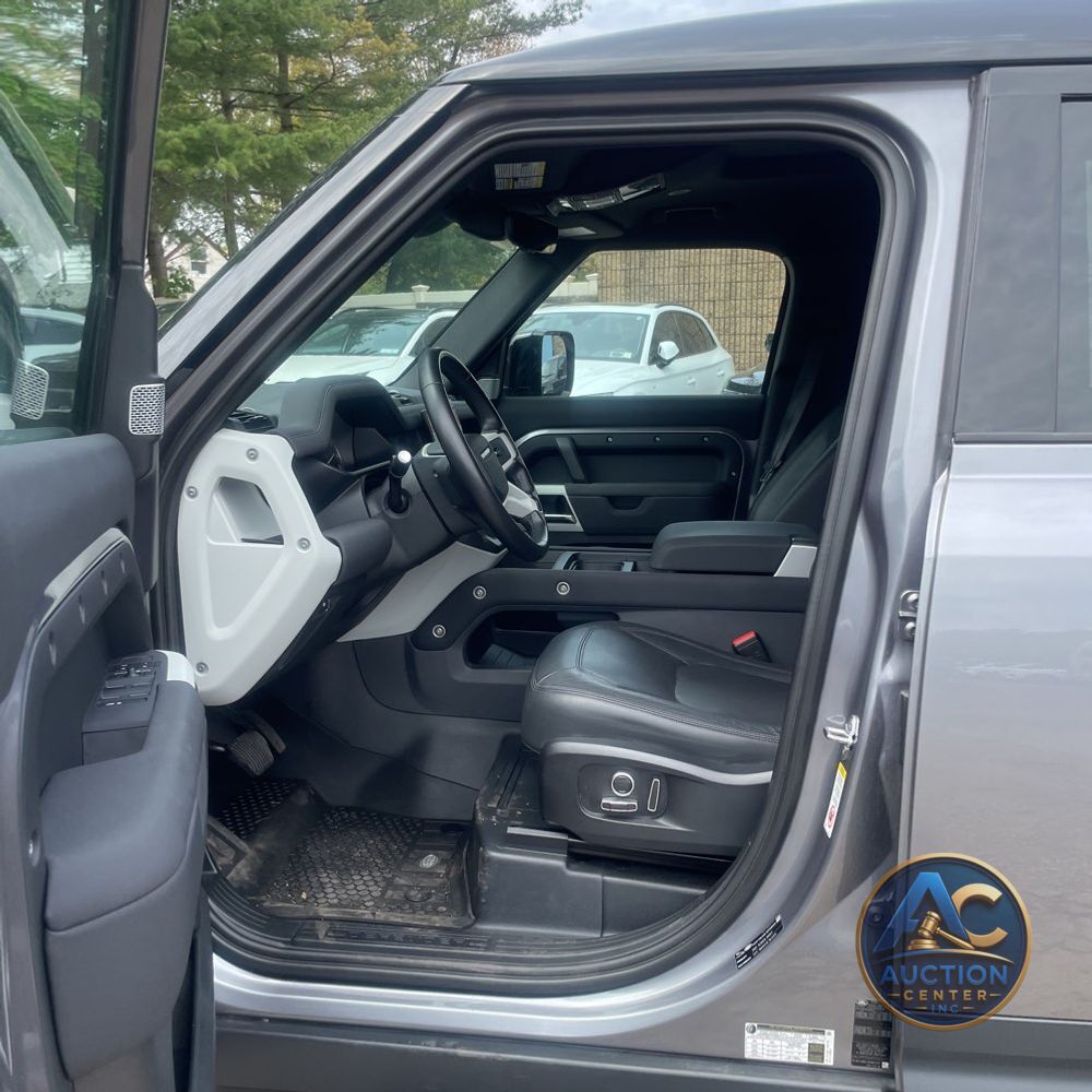 2023 Land Rover Defender 130 SE