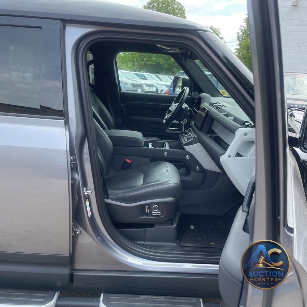 2023 Land Rover Defender 130 SE