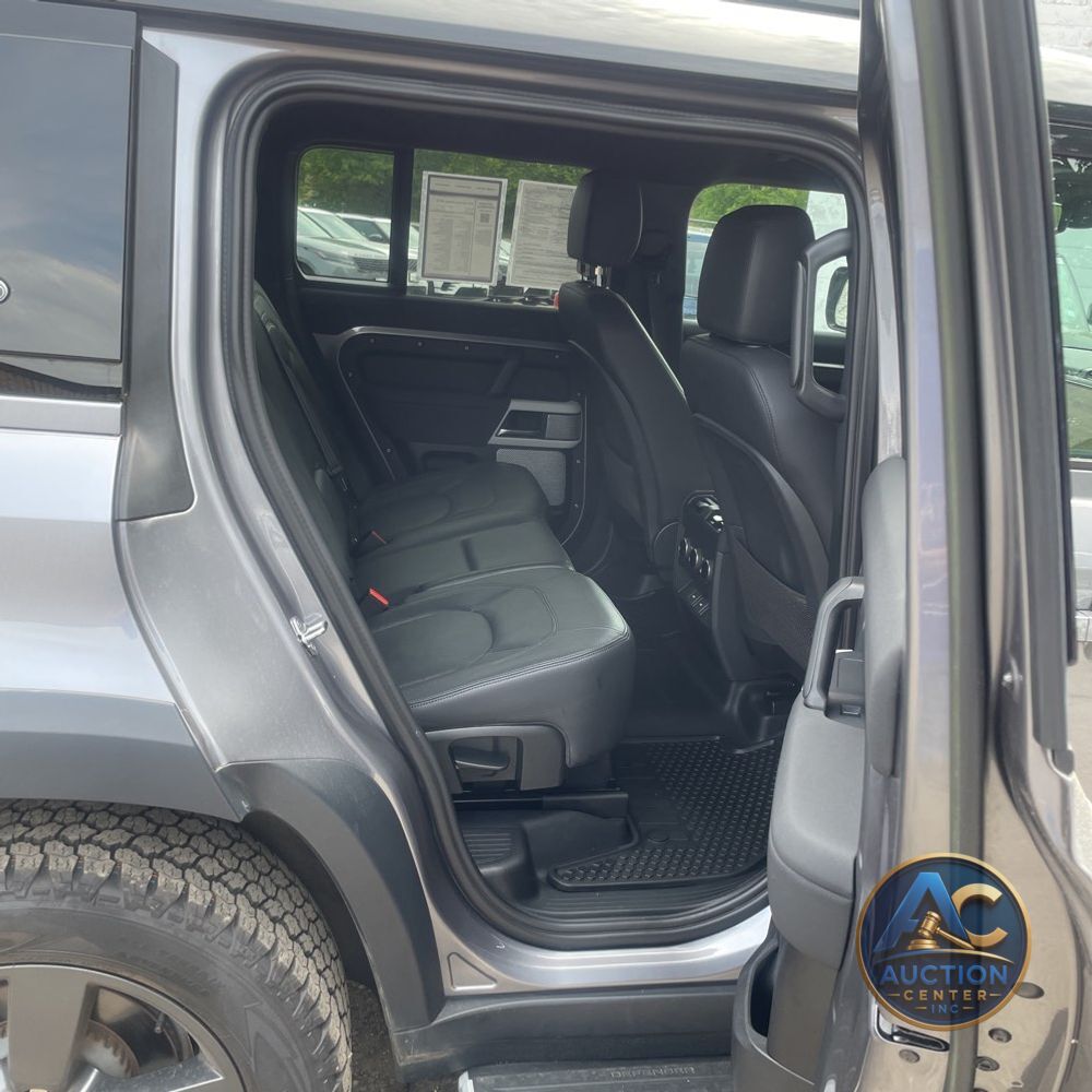 2023 Land Rover Defender 130 SE