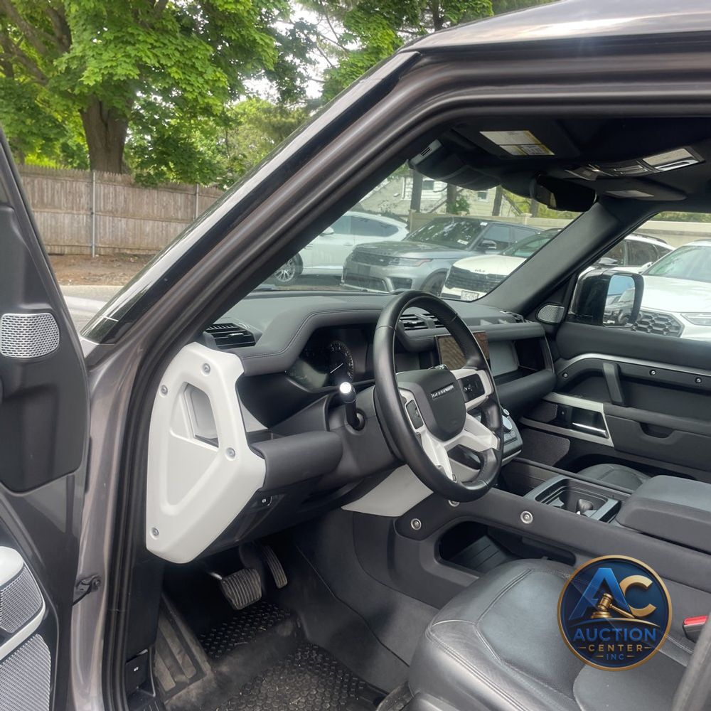 2023 Land Rover Defender 130 SE