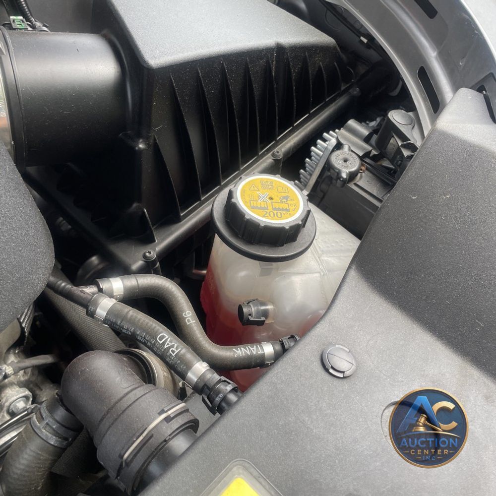 2023 Land Rover Defender 130 SE