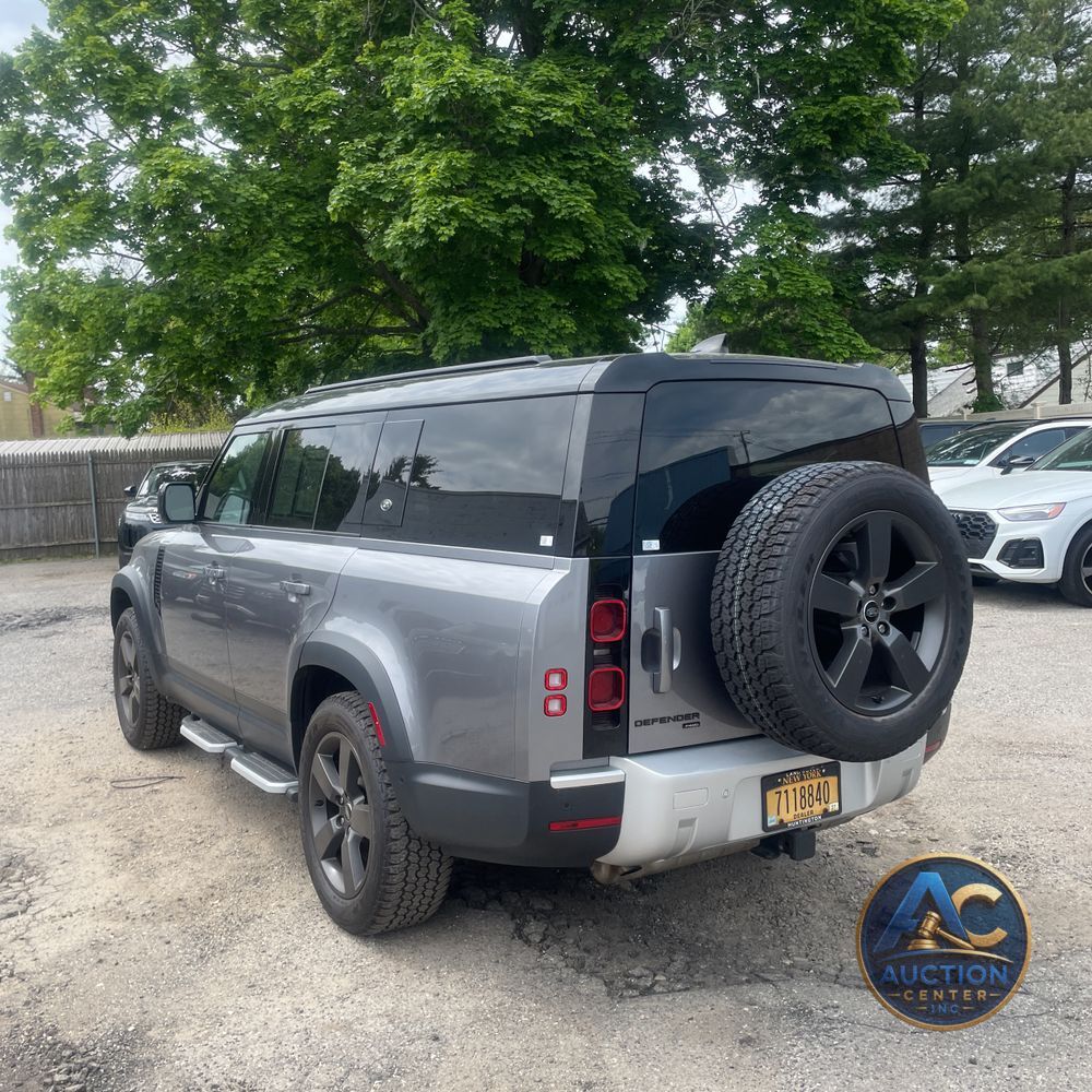 2023 Land Rover Defender 130 SE