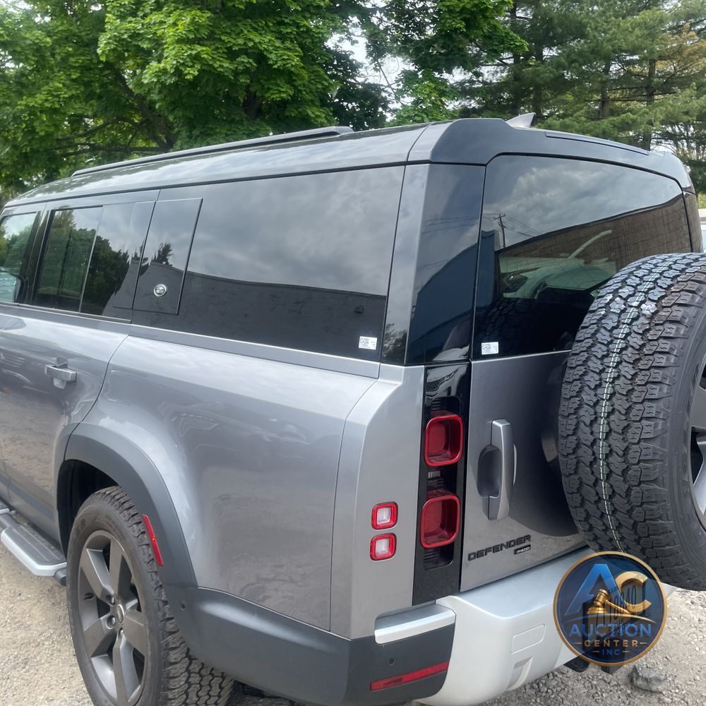 2023 Land Rover Defender 130 SE