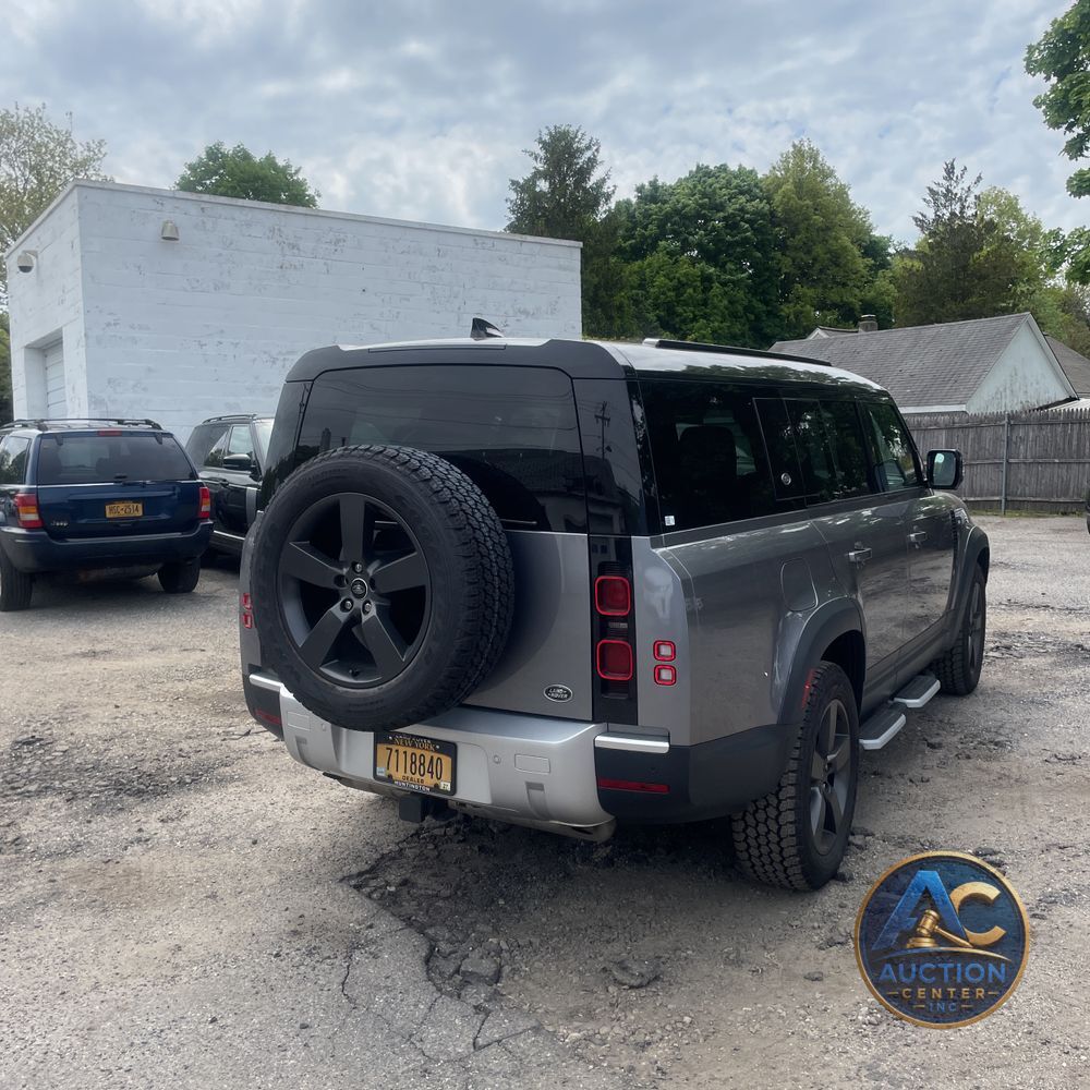 2023 Land Rover Defender 130 SE