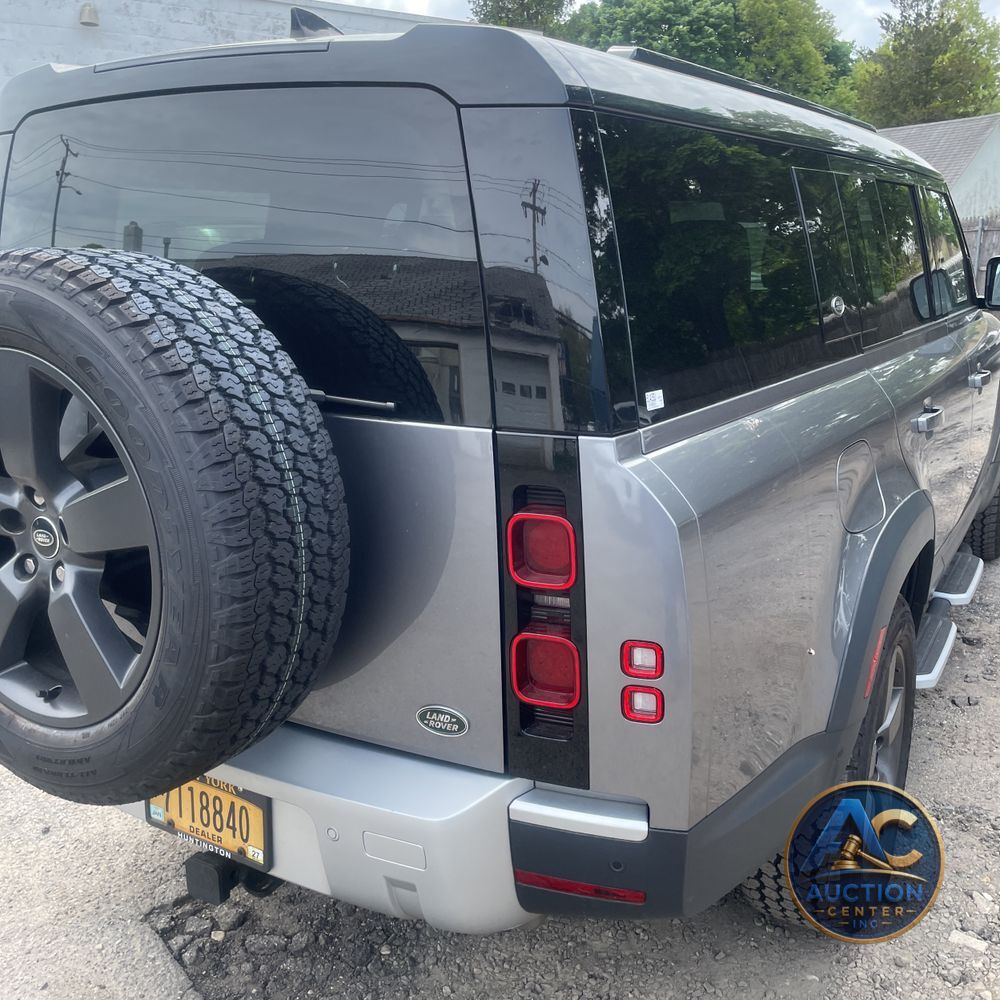 2023 Land Rover Defender 130 SE