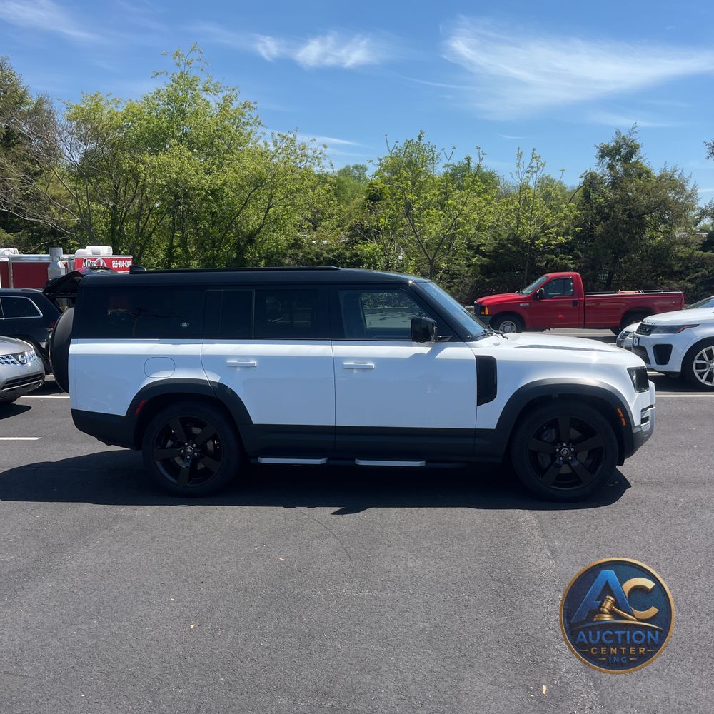 2023 Land Rover Defender 130 SE
