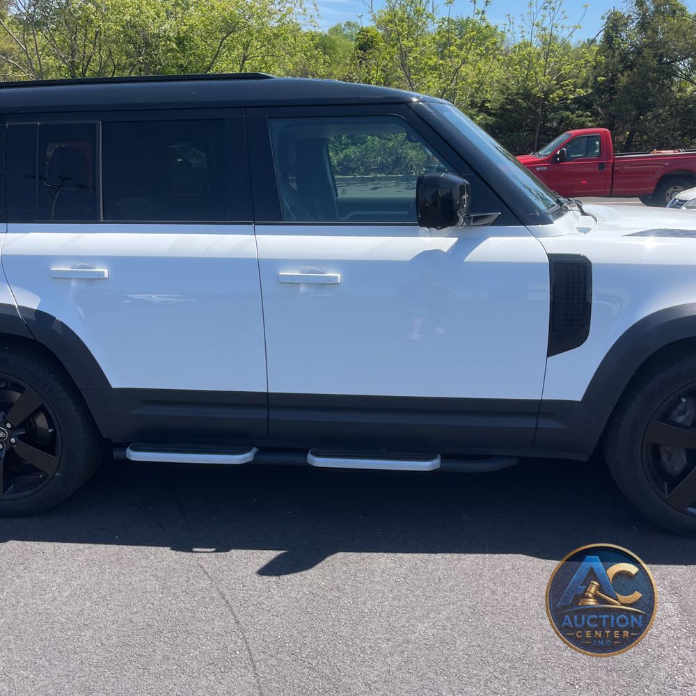 2023 Land Rover Defender 130 SE