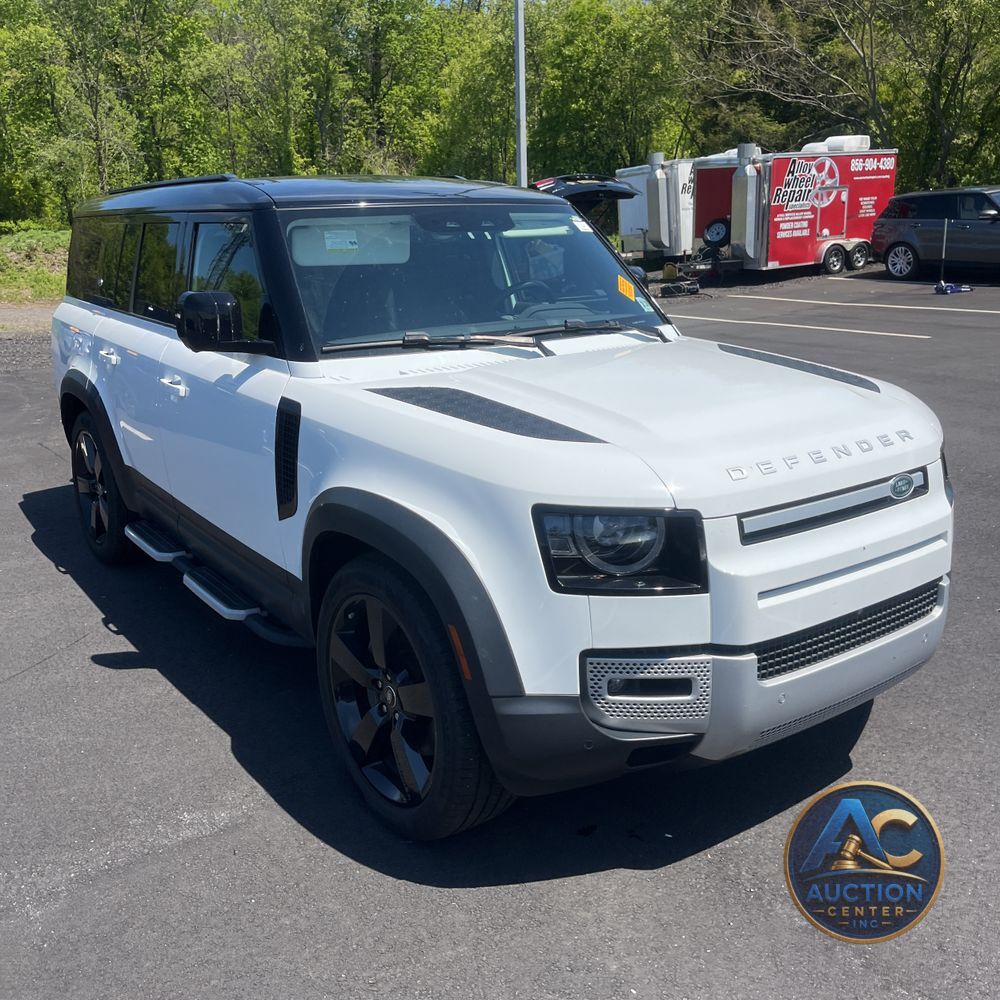 2023 Land Rover Defender 130 SE