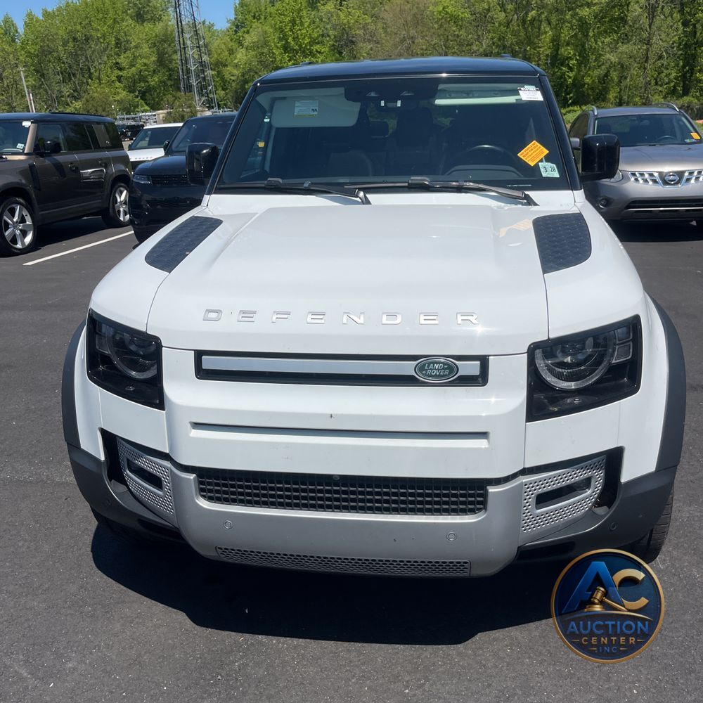 2023 Land Rover Defender 130 SE