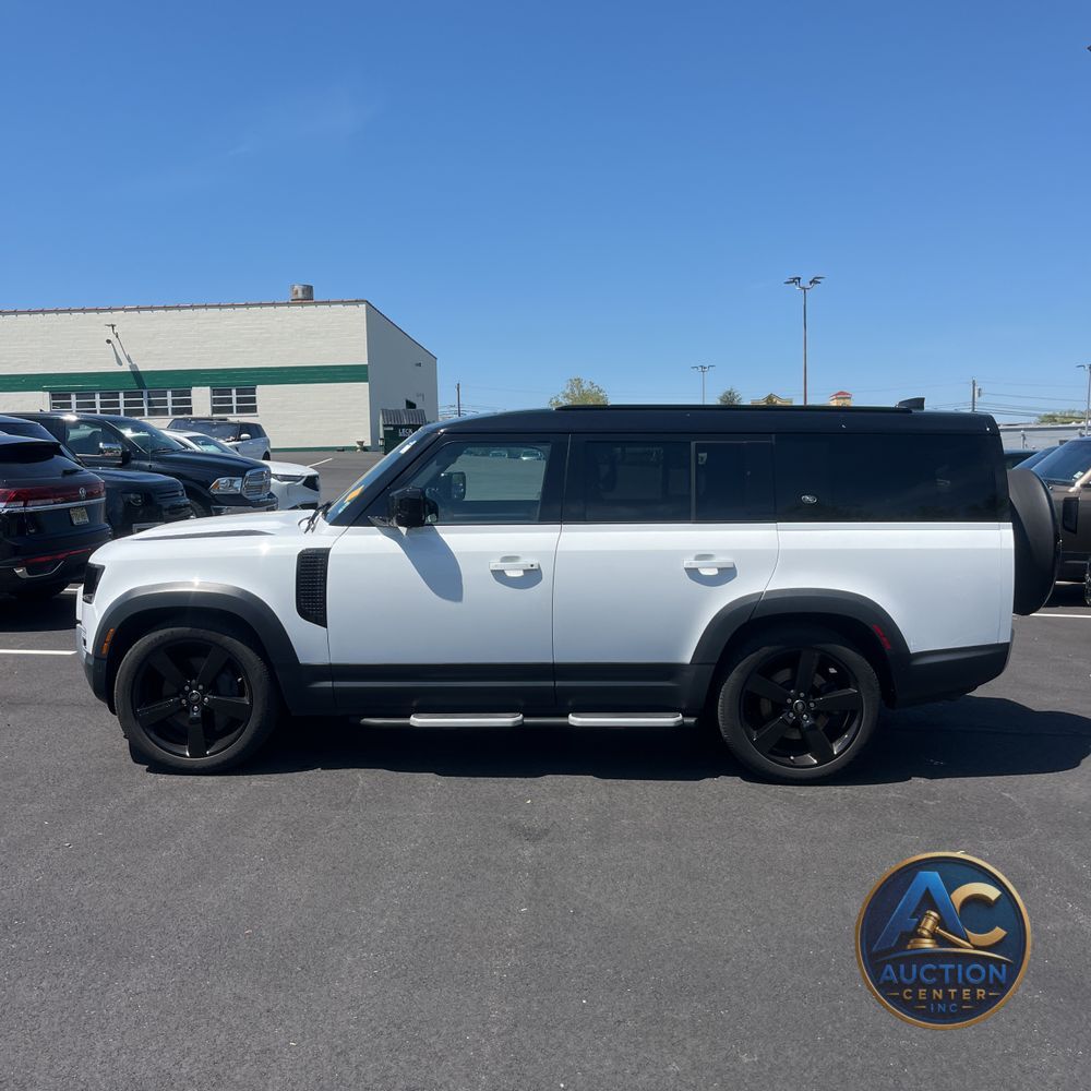 2023 Land Rover Defender 130 SE