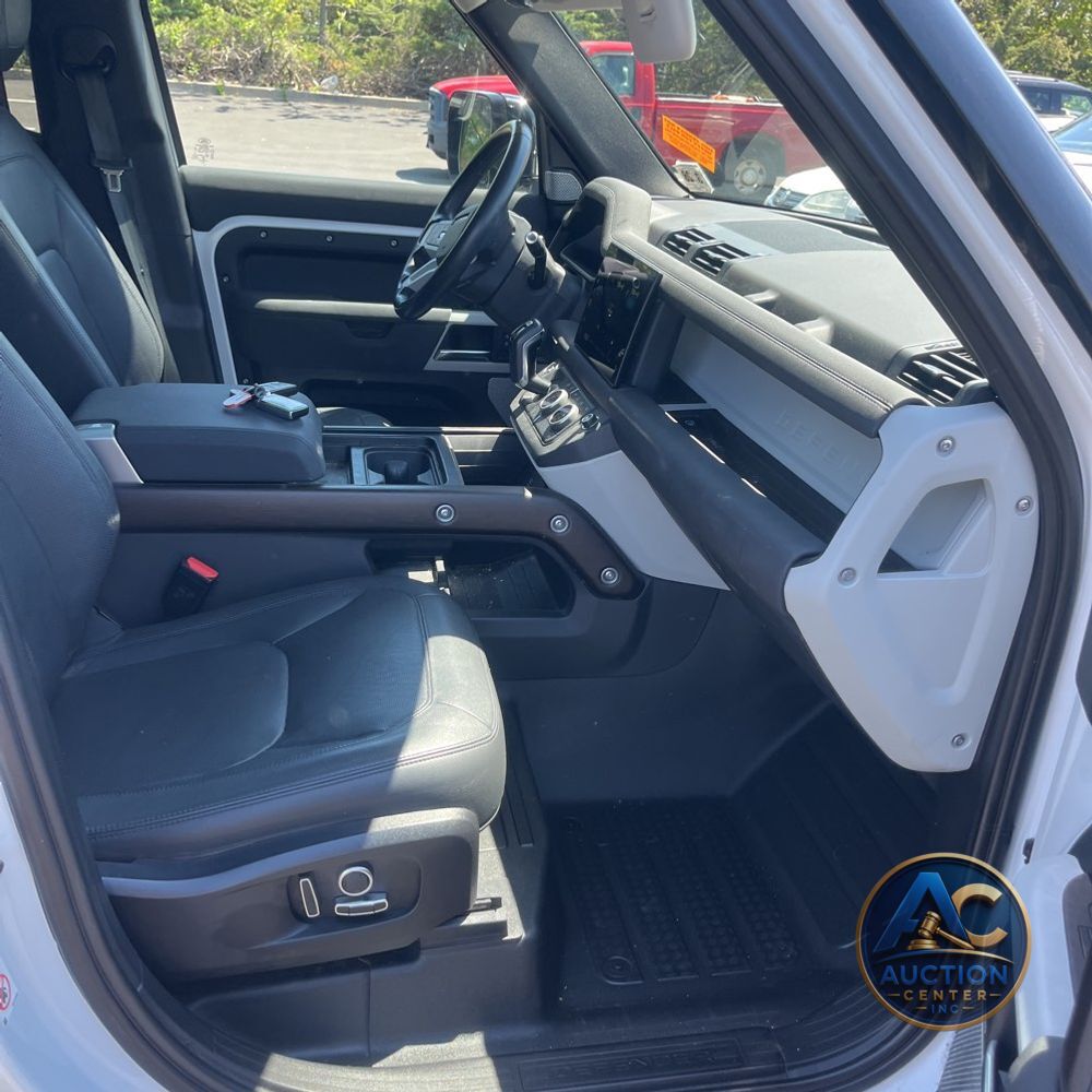 2023 Land Rover Defender 130 SE